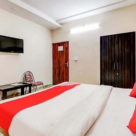 Hotel Oyo Flagship Raghuvar Palace Lakhnaú Exteriér fotografie