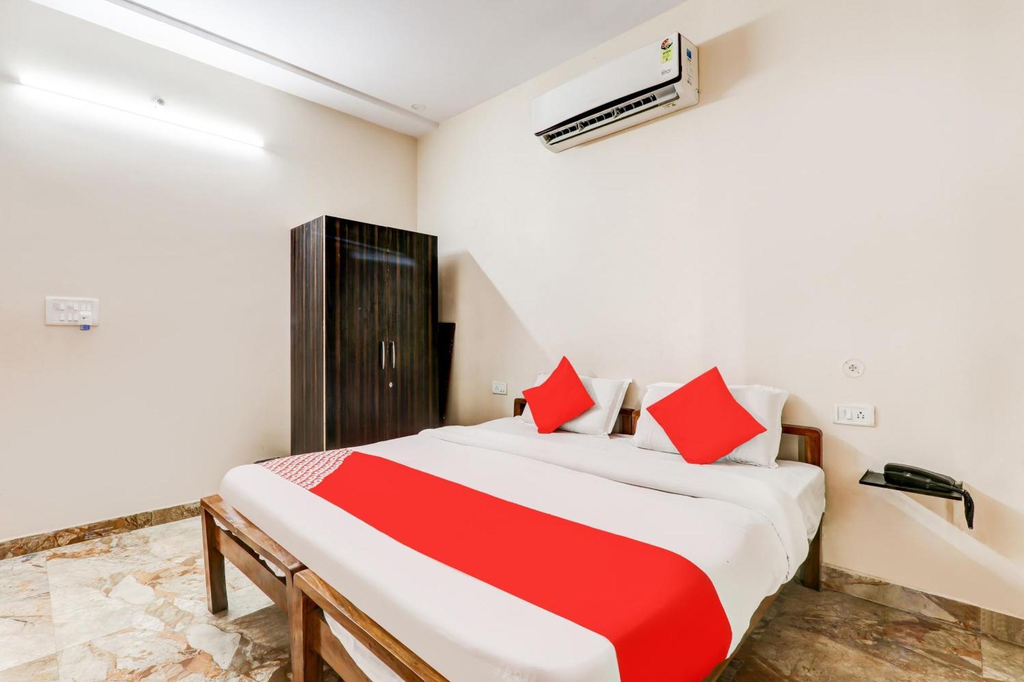 Hotel Oyo Flagship Raghuvar Palace Lakhnaú Exteriér fotografie