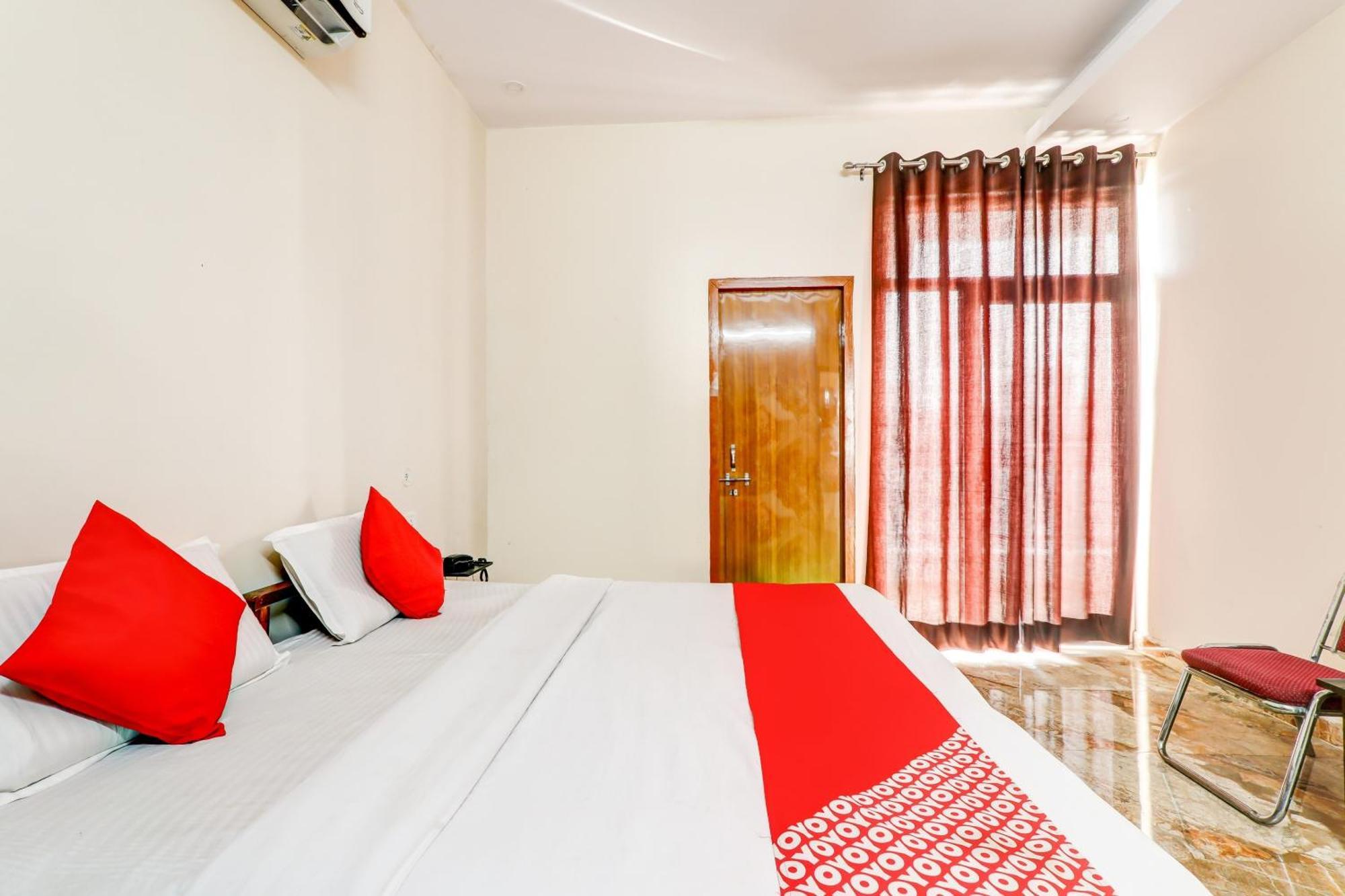 Hotel Oyo Flagship Raghuvar Palace Lakhnaú Exteriér fotografie