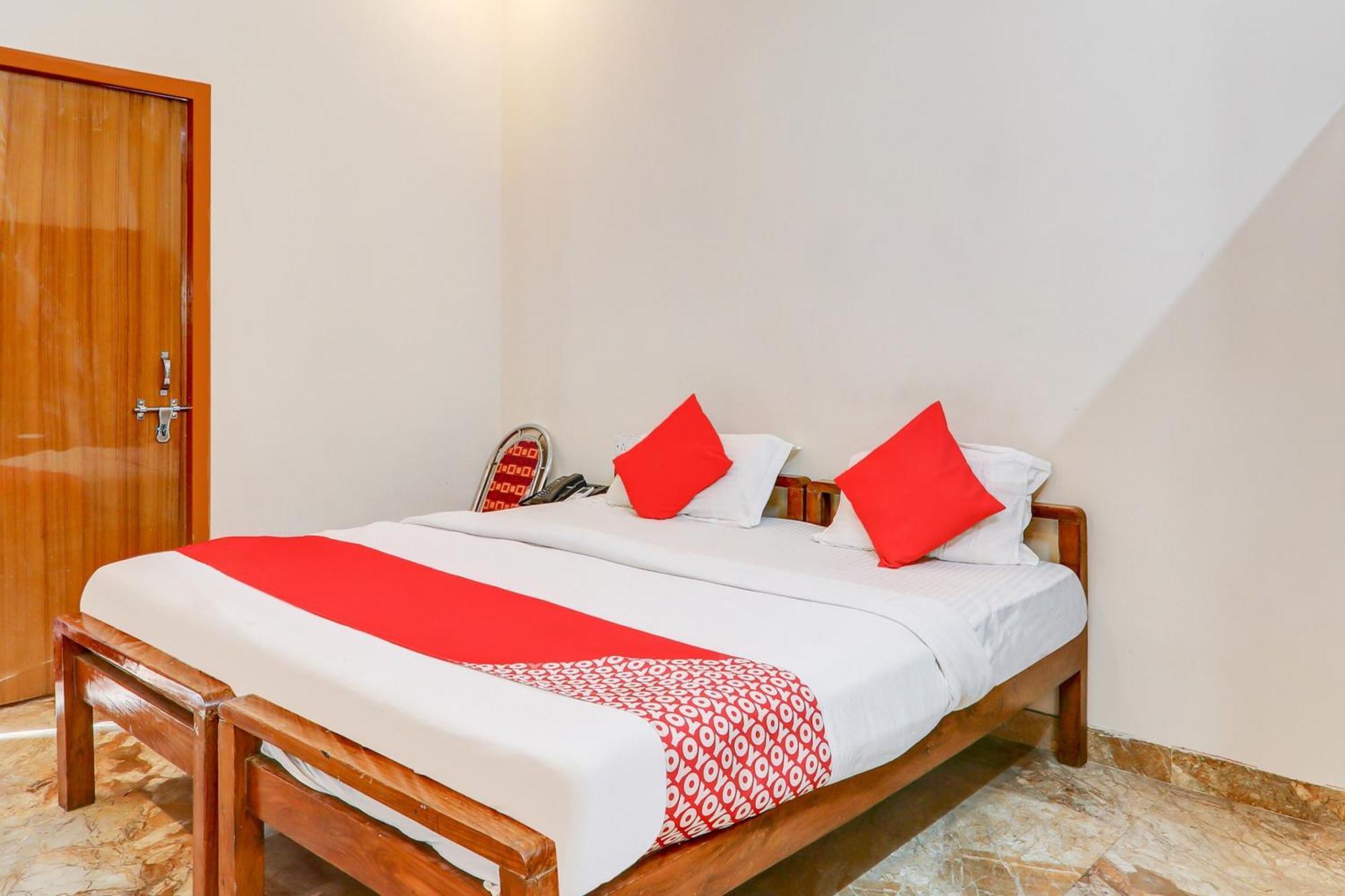 Hotel Oyo Flagship Raghuvar Palace Lakhnaú Exteriér fotografie