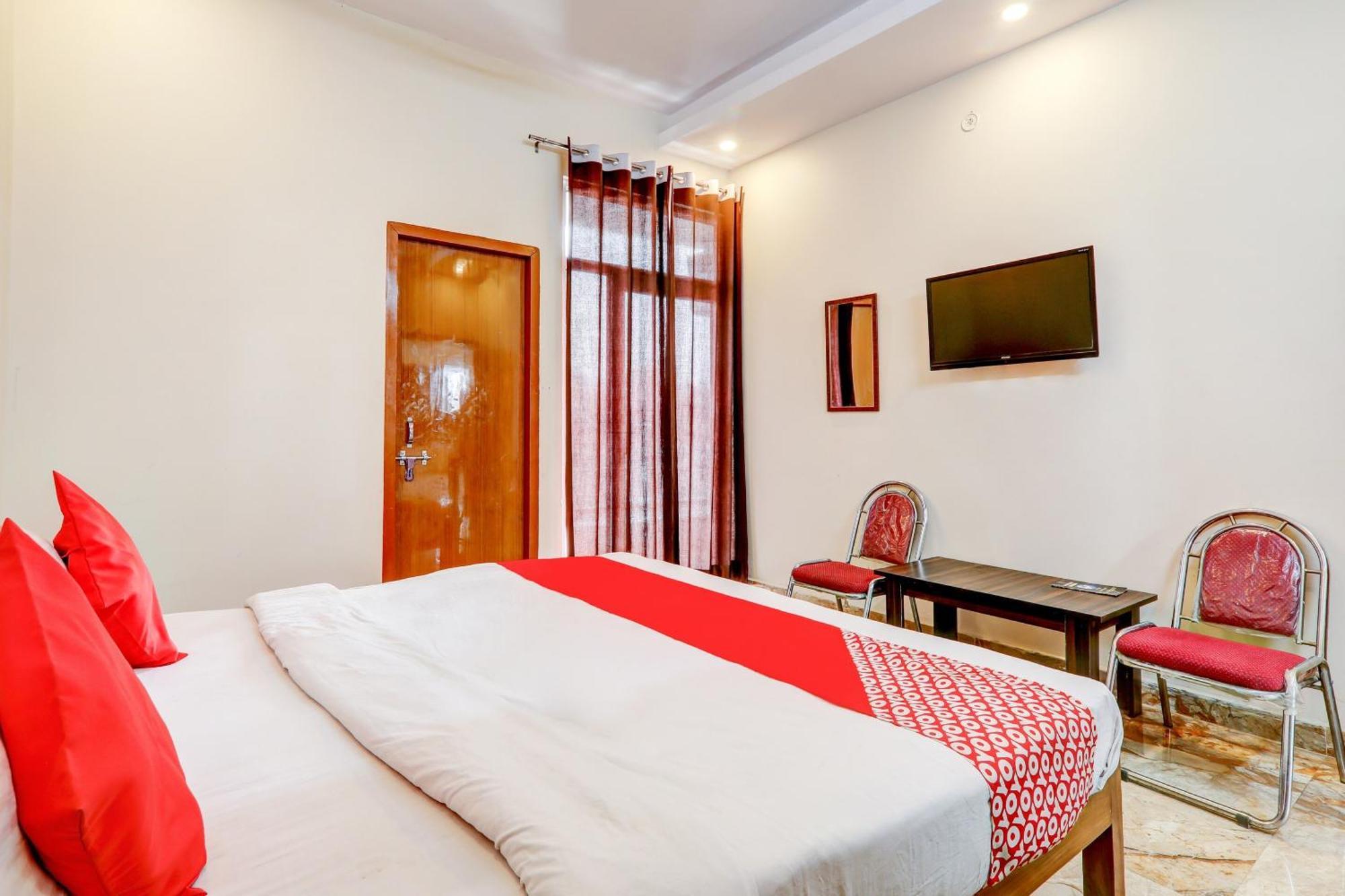 Hotel Oyo Flagship Raghuvar Palace Lakhnaú Exteriér fotografie